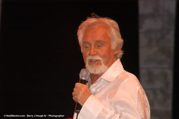 Kenny Rogers @ The Aqueduct on Rose Hall - Friday, January 26, 2007 - 10th Anniversary - Air Jamaica Jazz & Blues Festival 2007 - The Art of Music - Tuesday, January 23 - Saturday, January 27, 2007, The Aqueduct on Rose Hall, Montego Bay, Jamaica - Negril Travel Guide, Negril Jamaica WI - http://www.negriltravelguide.com - info@negriltravelguide.com...!