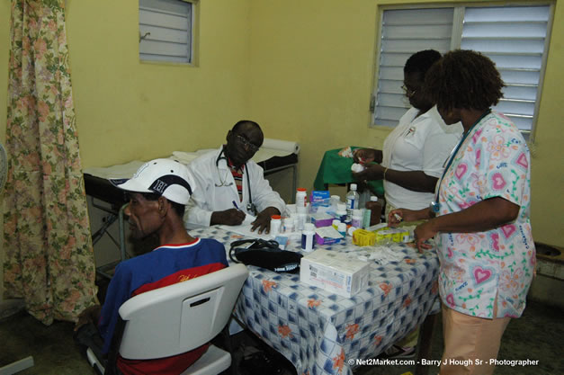 Petersfield Clinic - Caribbean Medical Mission, Thursday, October 19, 2006 - Negril Travel Guide, Negril Jamaica WI - http://www.negriltravelguide.com - info@negriltravelguide.com...!