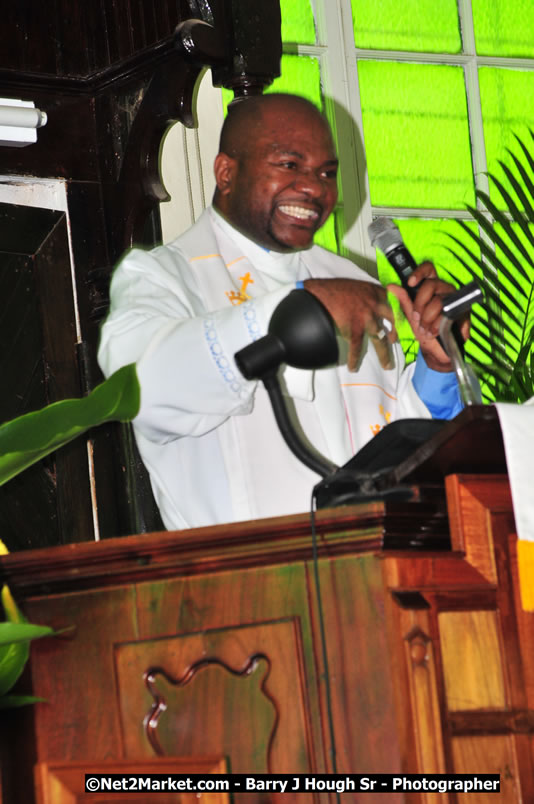 Lucea United Church - Unitied Church in Jamaica and Cayman Islands - Worship Service & Celebration of the Sacrament of Holy Communion - Special Guests: Hanover Homecoming Foundation & His excellency The Most Honourable Professor Sir Kenneth Hall Governor General of Jamaica - Sunday, August 3, 2008 - Hanover Homecoming Foundation LTD Jamaica - Wherever you roam ... Hanover bids you ... come HOME - Sunday, August 3 to Saturday, August 9, 2008 - Hanover Jamaica - Photographs by Net2Market.com - Barry J. Hough Sr. Photojournalist/Photograper - Photographs taken with a Nikon D300 - Negril Travel Guide, Negril Jamaica WI - http://www.negriltravelguide.com - info@negriltravelguide.com...!