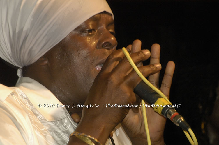 Richie Spice - Live In Concert - One Love Reggae Concert Series 09/10 @ Negril Escape Resort and Spa, January 19, 2010, One Love Drive, West End, Negril, Westmoreland, Jamaica W.I. - Photographs by Net2Market.com - Barry J. Hough Sr, Photographer/Photojournalist - Negril Travel Guide, Negril Jamaica WI - http://www.negriltravelguide.com - info@negriltravelguide.com...!