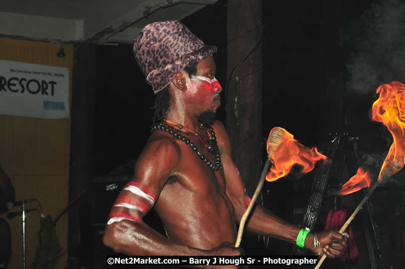 Beenie Man - Live in Concert, plus Hiyah Grade Band @ The Sunset Show @ Negril Escape Resort and Spa, Tuesday, February 3, 2009 - Live Reggae Music at Negril Escape - Tuesday Nights 6:00PM to 10:00 PM - One Love Drive, West End, Negril, Westmoreland, Jamaica W.I. - Photographs by Net2Market.com - Barry J. Hough Sr, Photographer/Photojournalist - The Negril Travel Guide - Negril's and Jamaica's Number One Concert Photography Web Site with over 40,000 Jamaican Concert photographs Published -  Negril Travel Guide, Negril Jamaica WI - http://www.negriltravelguide.com - info@negriltravelguide.com...!