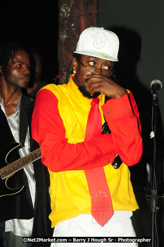 Beenie Man - Live in Concert, plus Hiyah Grade Band @ The Sunset Show @ Negril Escape Resort and Spa, Tuesday, February 3, 2009 - Live Reggae Music at Negril Escape - Tuesday Nights 6:00PM to 10:00 PM - One Love Drive, West End, Negril, Westmoreland, Jamaica W.I. - Photographs by Net2Market.com - Barry J. Hough Sr, Photographer/Photojournalist - The Negril Travel Guide - Negril's and Jamaica's Number One Concert Photography Web Site with over 40,000 Jamaican Concert photographs Published -  Negril Travel Guide, Negril Jamaica WI - http://www.negriltravelguide.com - info@negriltravelguide.com...!