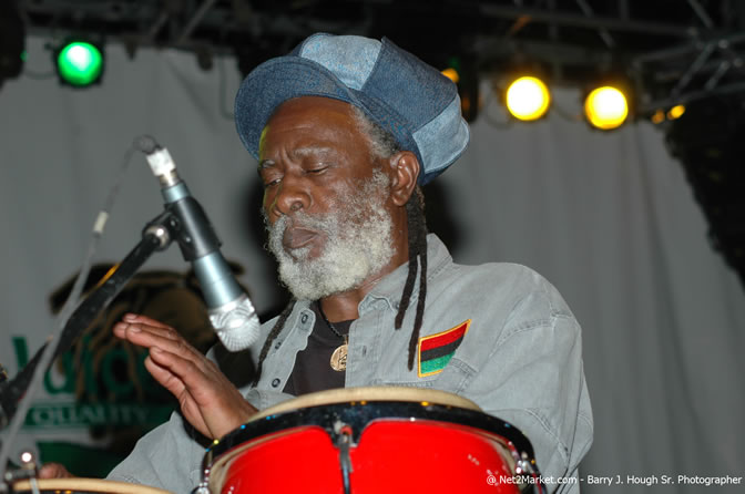 Burning Spear's - Tru Juice Rebel Salute 2006 - Reggae's Premiere Roots Festival - Pre-Show Venue Photos -Port Kaiser Sports Club, Saturday, January 14, 2006 - Negril Travel Guide, Negril Jamaica WI - http://www.negriltravelguide.com - info@negriltravelguide.com...!