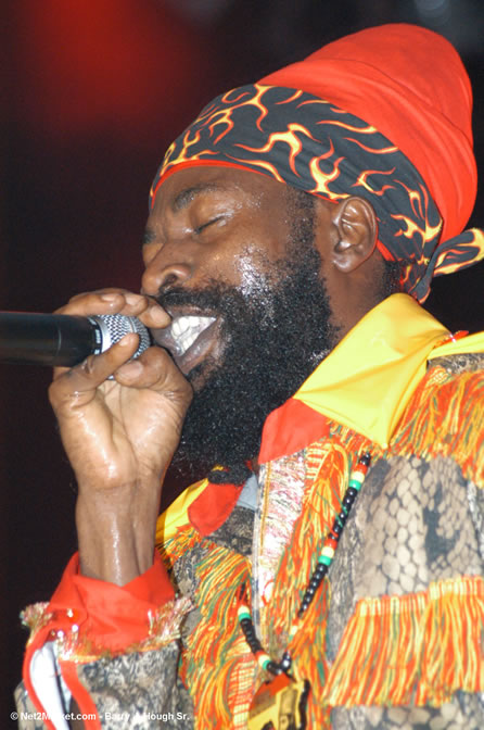 Capleton - Red Stripe Reggae Sumfest 2005 - Dancehall Night - July 21th, 2005 - Negril Travel Guide, Negril Jamaica WI - http://www.negriltravelguide.com - info@negriltravelguide.com...!