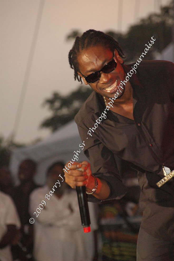 Damian 'Jr. Gong' Marley & NAS @ Reggae Sumfest 2009 - International Night 2 - Reggae Sumfest 2009,Catherine Hall, Montego Bay, St. James, Jamaica W.I. - Saturday, July 25, 2009 - Reggae Sumfest 2009, July 19 - 25, 2009 - Photographs by Net2Market.com - Barry J. Hough Sr. Photojournalist/Photograper - Photographs taken with a Nikon D70, D100, or D300 - Negril Travel Guide, Negril Jamaica WI - http://www.negriltravelguide.com - info@negriltravelguide.com...!