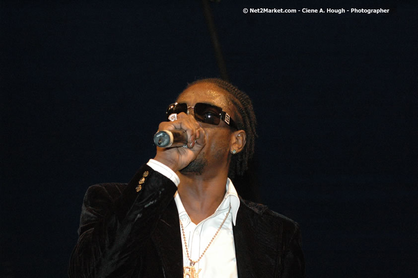 Bounty Killer - Smile Jamaica, Nine Miles, St Anns, Jamaica - Saturday, February 10, 2007 - The Smile Jamaica Concert, a symbolic homecoming in Bob Marley's birthplace of Nine Miles - Negril Travel Guide, Negril Jamaica WI - http://www.negriltravelguide.com - info@negriltravelguide.com...!