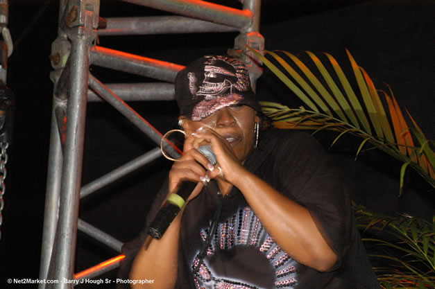 Damian Marley - Red Stripe Reggae Sumfest 2006 - The Summit - Jamaica's Greatest, The World's Best - Saturday, July 22, 2006 - Montego Bay, Jamaica - Negril Travel Guide, Negril Jamaica WI - http://www.negriltravelguide.com - info@negriltravelguide.com...!