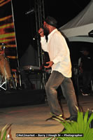 DSC_7044.jpg (77,123 bytes)